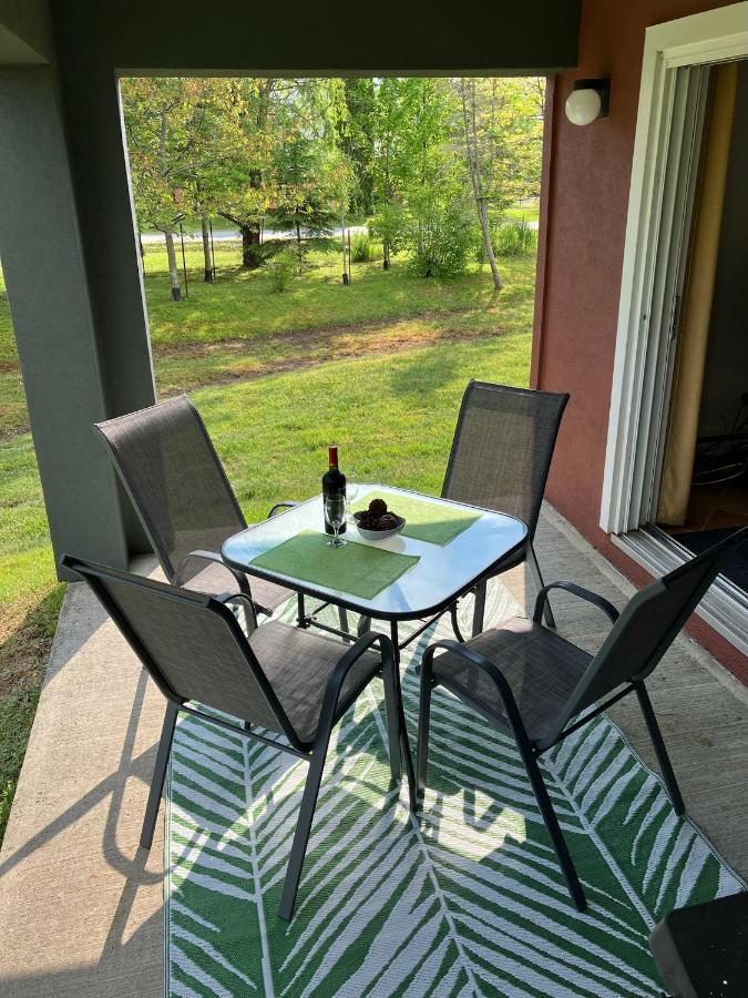 Superbe Condo Plage-Memphremagog Zewnętrze zdjęcie